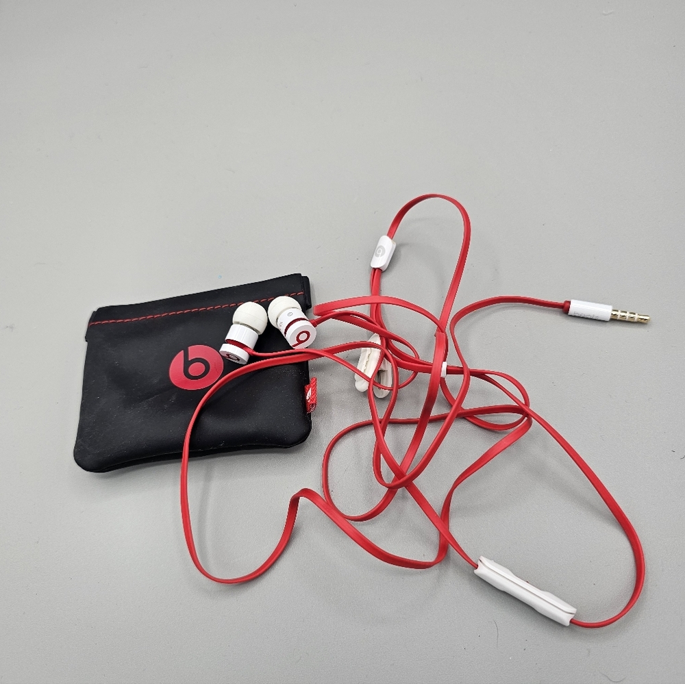 Beats By Dr. Dre Urbeats 2.0 In Ear Headphone Buds White Red Original Pouch 2016